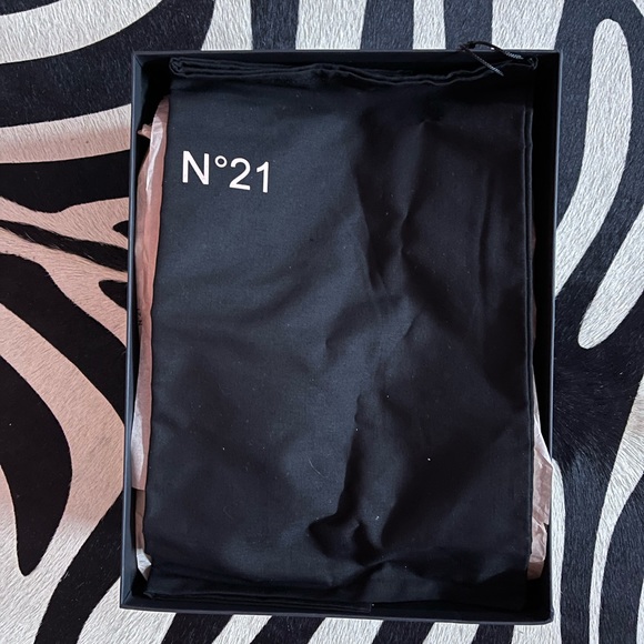 No. 21 - Picture 7 of 7